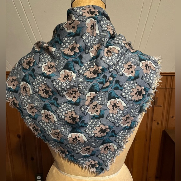 Rayon Challis Shawl/Scarf - Picture 2 of 5